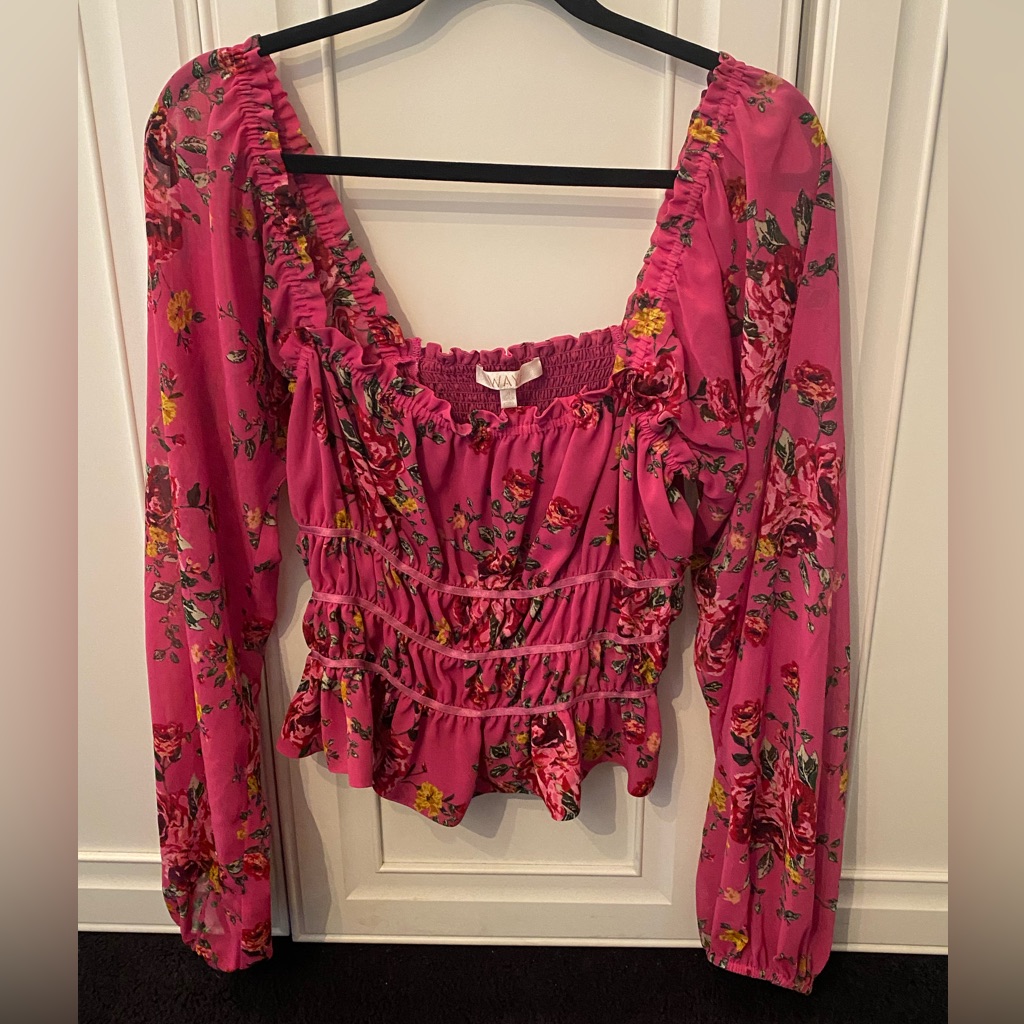 Beautiful Floral Wayf Blouse, Never Worn, Casual Corset Effect On The Body.